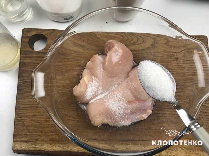 Добавьте к филе сахар