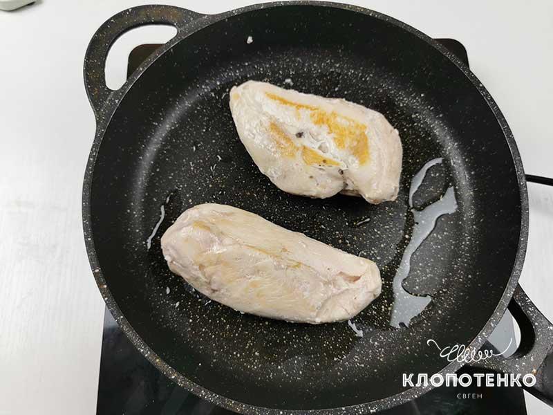 Куриное филе обжарьте