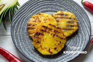 Ананас на грилі