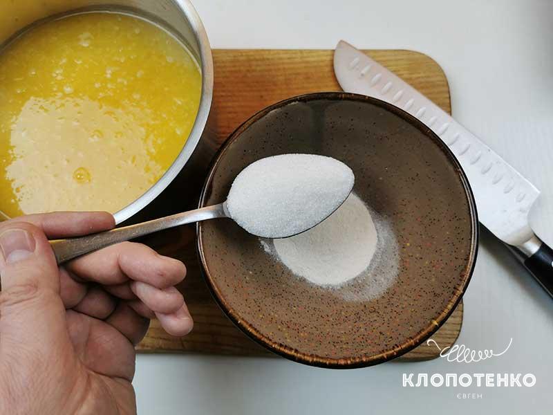 Соедините пектин с сахаром