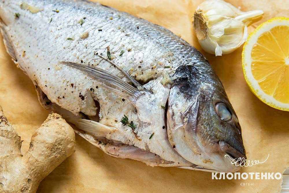 Дорадо с имбирем и лимоном в духовке
