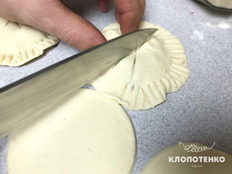Сделайте ножом несколько крестообразных надрезов