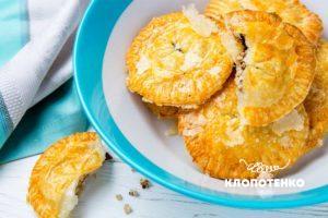 Пирожки с индейкой и черносливом