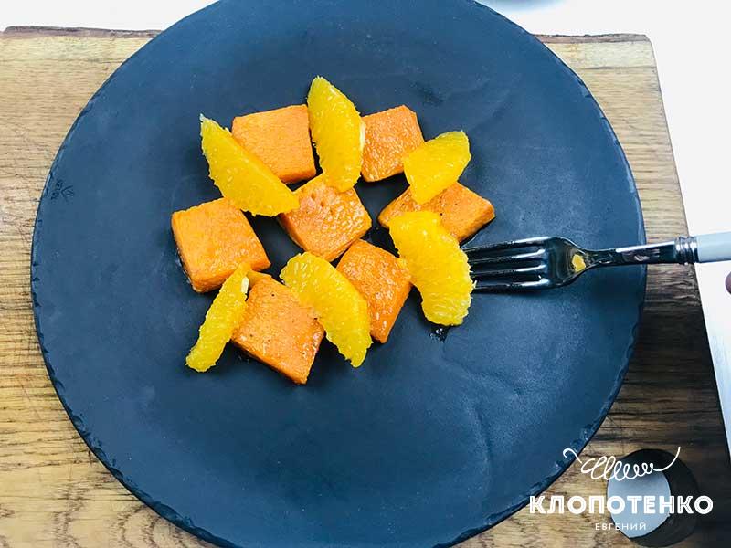складываем салат из тыквы с фетой
