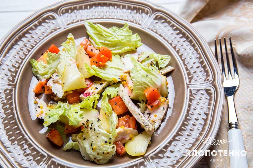 Салат з грушею і куркою