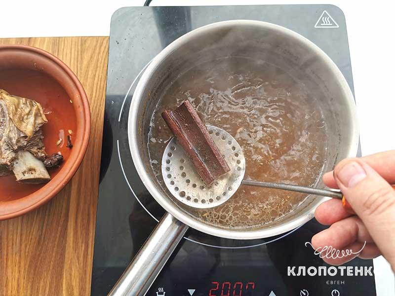 Достаньте кости и палочку корицы