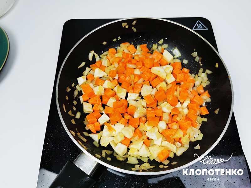 Обжарьте овощи