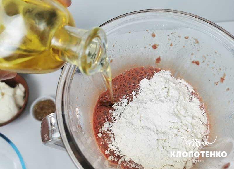 Додайте борошно та олію