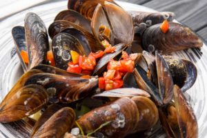 Мідії в білому вині