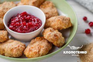 Куриные наггетсы с клюквенным соусом