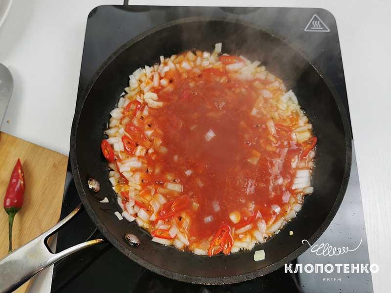 Добавьте томатный сок