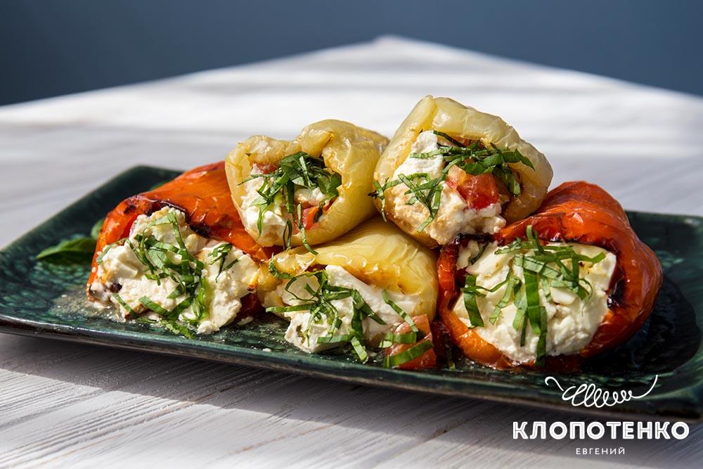 Перці, фаршировані томатами
