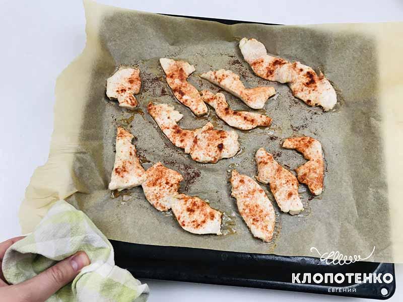 запеченная курица для салата Цезарь