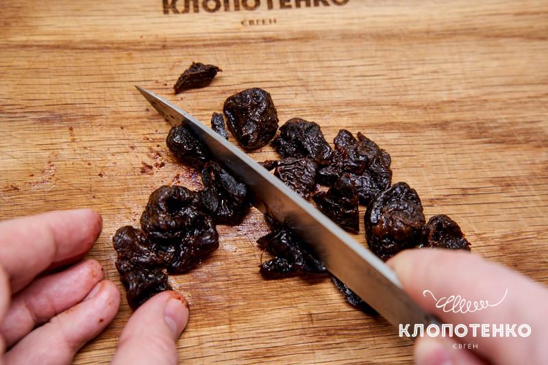 тушенная капуста с черносливом