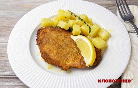 Курячий шніцель з картоплею конфі
