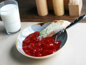 Полуничне варення з розмарином і чорним перцем