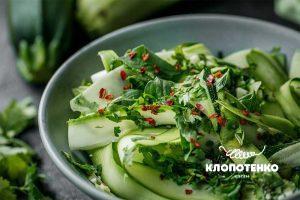 Салат с цукини и кабачком