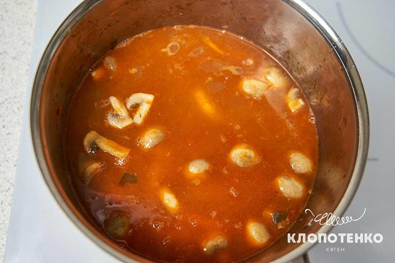 Влейте 1 л куриного бульона
