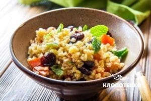 Булгур з вишнею і томатами