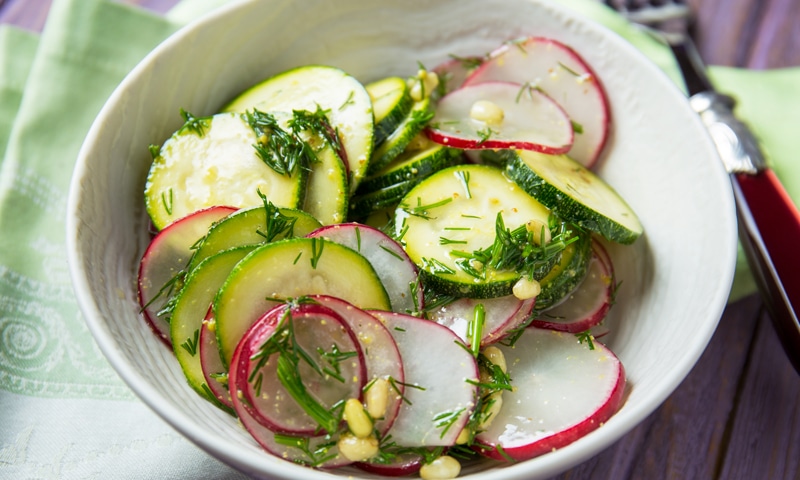 Salat-s-cukkini-i-redisom_site