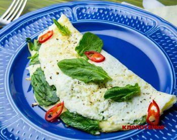 Білковий омлет з сиром та зеленню