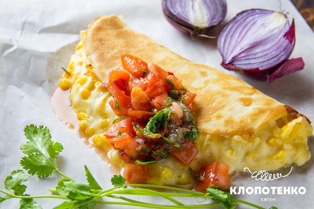 Quesadilla-with-mozzarella-gauda-and-salsa