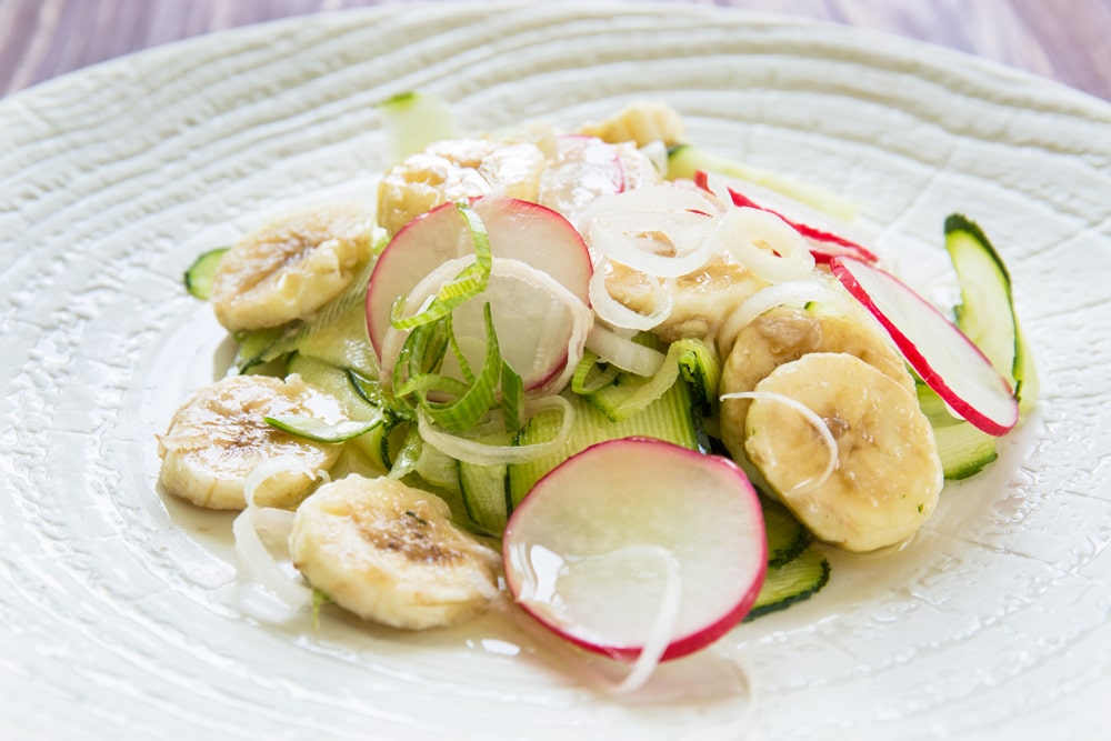 Salat s redisom i bananom_siteNew салат с редисом и бананом