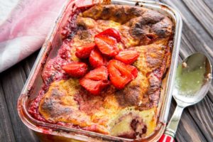Творожная запеканка с клубникой