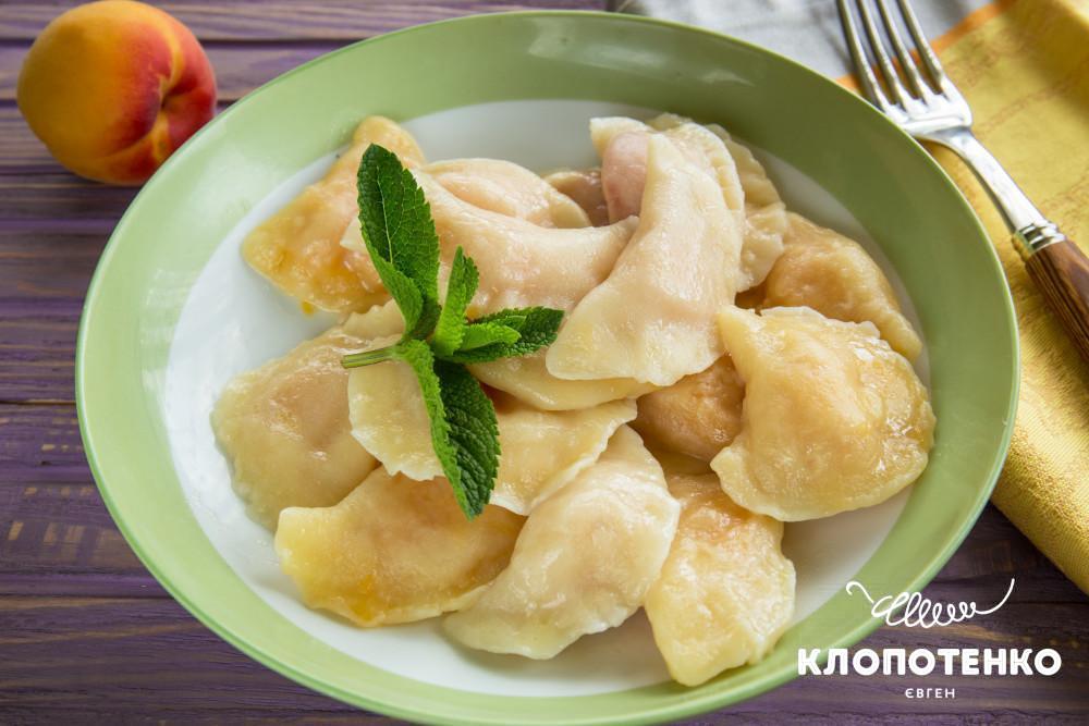 вареники з абрикосами