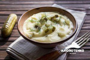 Картофельное пюре с солеными огурцами