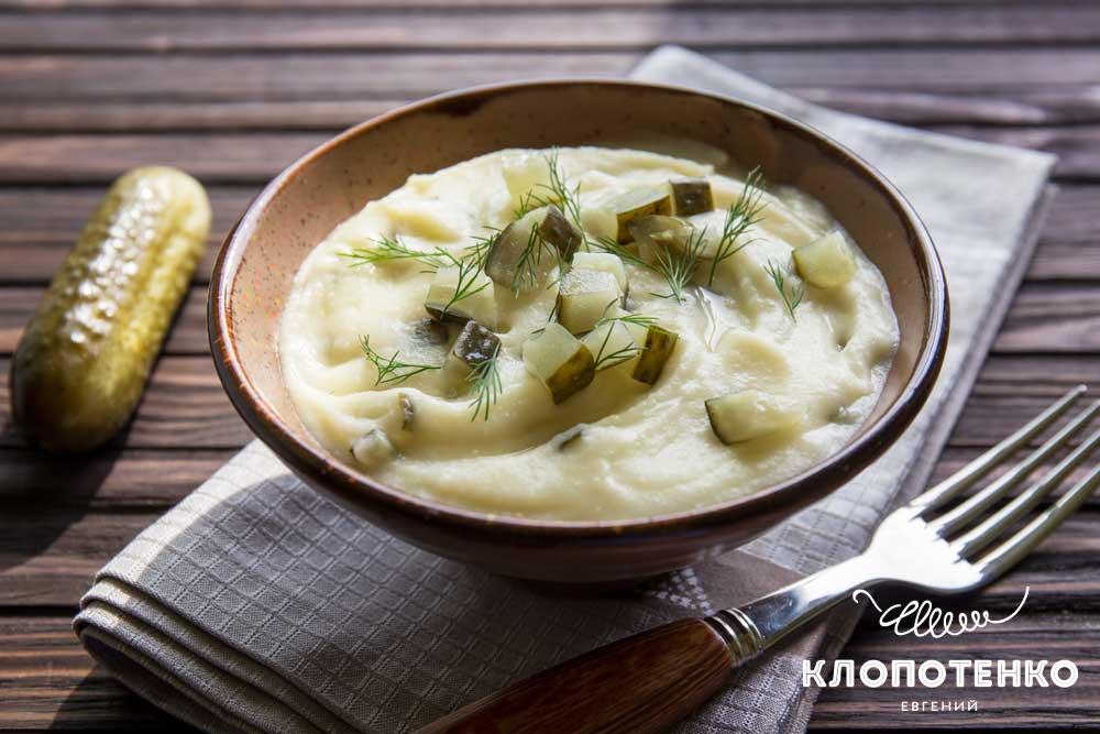 Картопляне пюре з солоними огірками