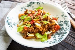 Паста болоньезе с сельдереем