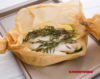 Риба в конверті з маслом і цукіні