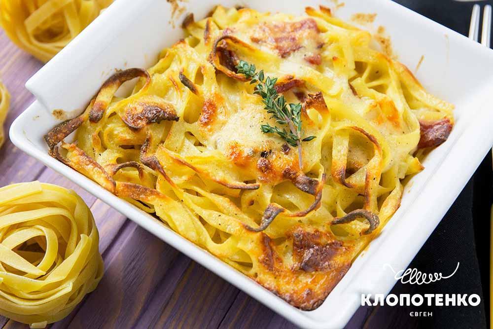 Проста запіканка з макаронів з беконом