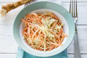 салат с капустой и морковью Коул Слоу