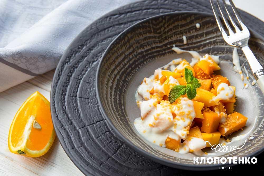 Salad with pumpkin and persimmon