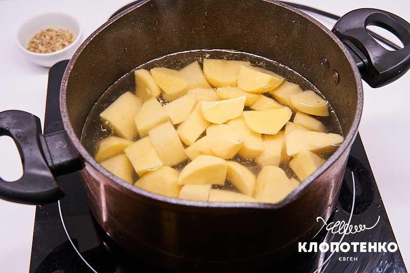 Сварите картофель