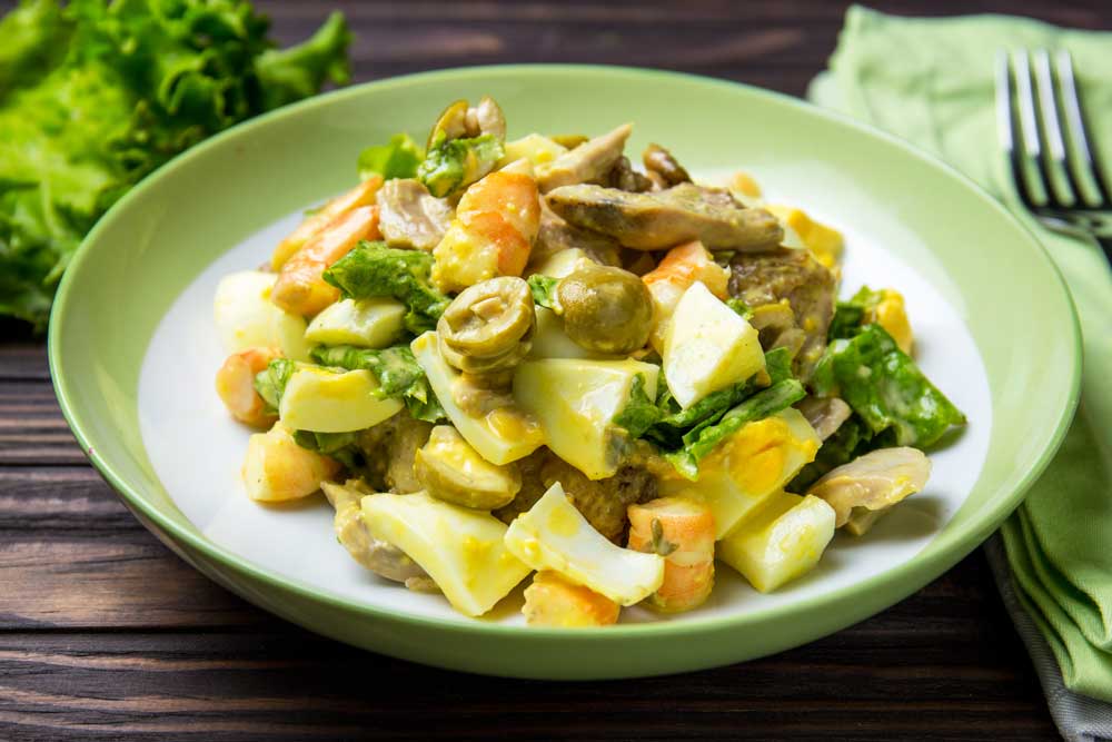 Salat-Olivie-s-krevetkami_site-web Салат оливье с креветками