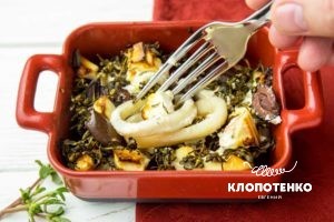 Кальмары с фетой и оливками