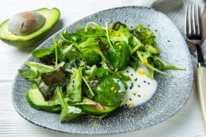 Салат з авокадо з йогуртом