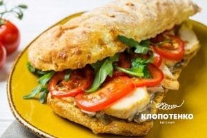 Сэндвич с курицей и грибами