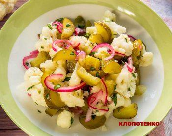 Салат з цвітної капусти з солоними огірками