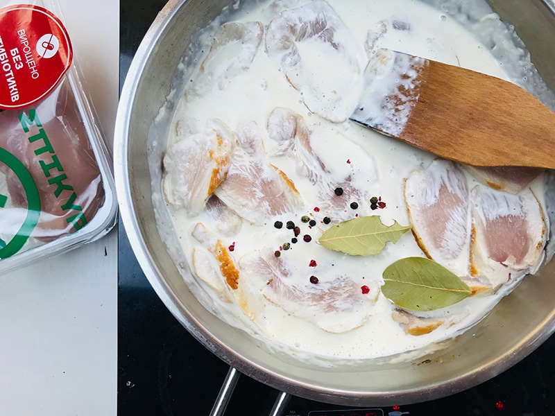 Куриное филе в сливках