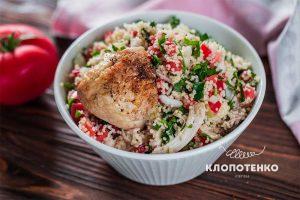Салат табуле с курицей и томатами