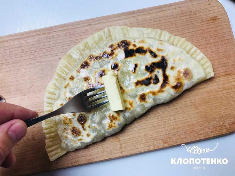 Смажьте янтык маслом