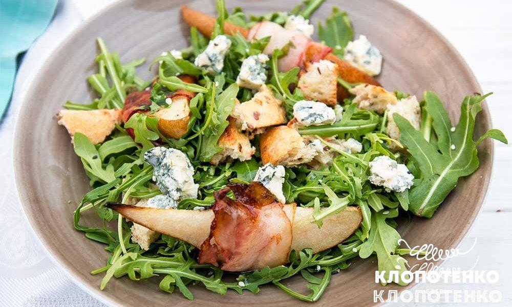 salad-with-pear-bacon-and-dorblu-cheese