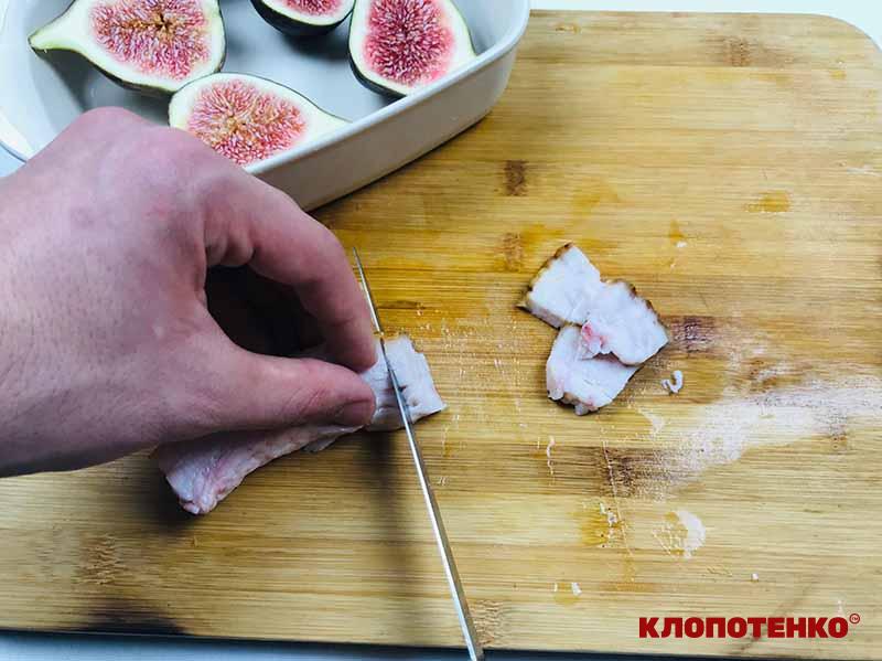 Запечений інжир із салом