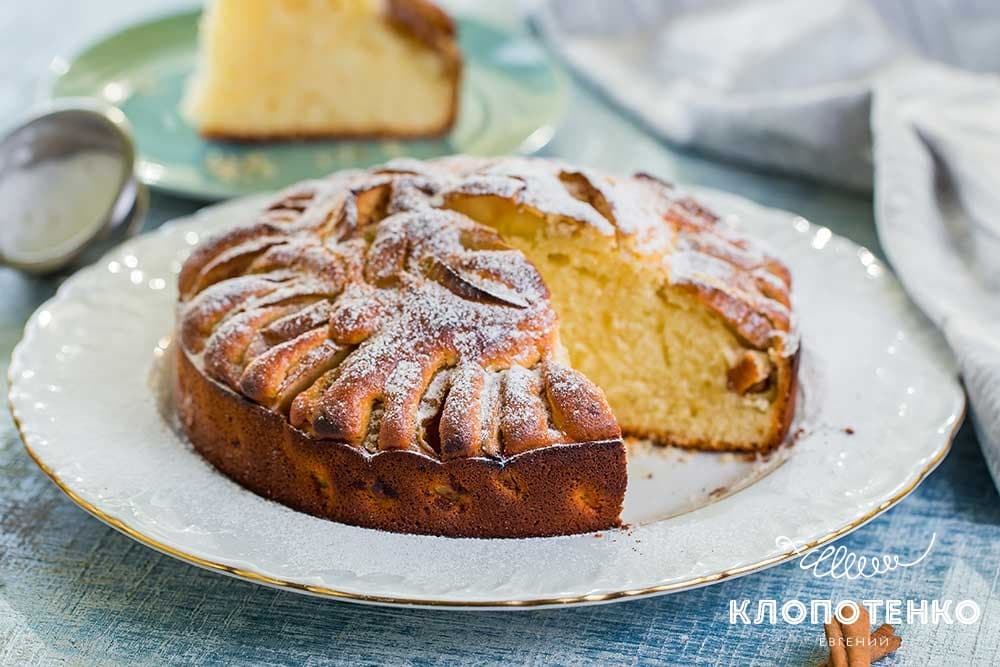 Яблучний пиріг на кефірі