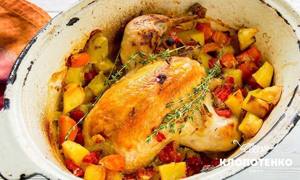 Chicken in an oven with vegetables