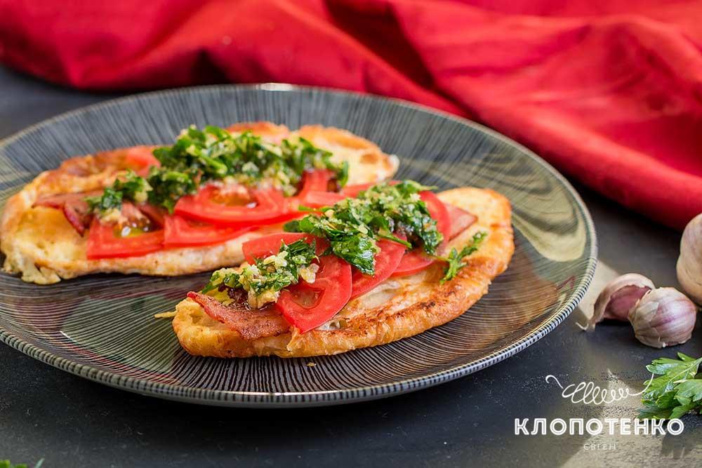 круасан з беконом